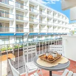 A Pie De Todo, Luz, Balcon Y Playa En Tossa Appartamento *